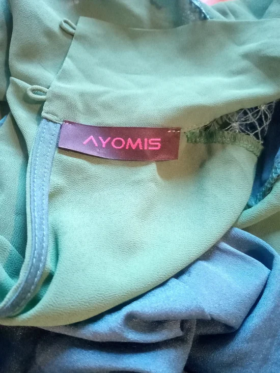 Green Long-Sleeve Midi Dress with Satin Accents - Picture 7 of 7